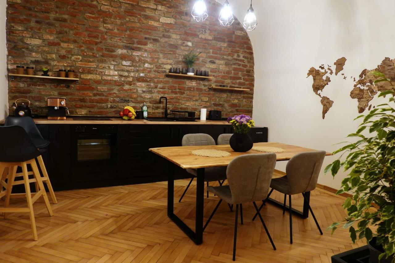 The Industrique Home - 3 Bedroom Apartment Timişoara Exteriör bild